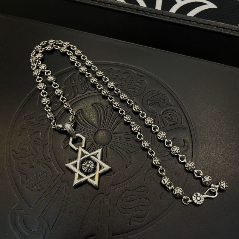 Ch*0me He**ts necklaces